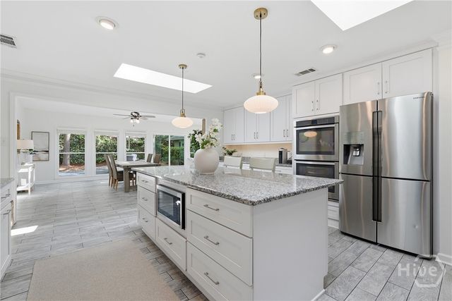 11 Monastery Road W, Savannah, GA 31411