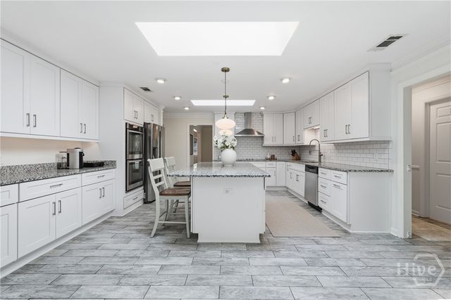 11 Monastery Road W, Savannah, GA 31411