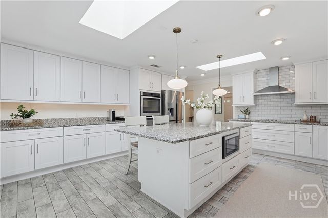 11 Monastery Road W, Savannah, GA 31411