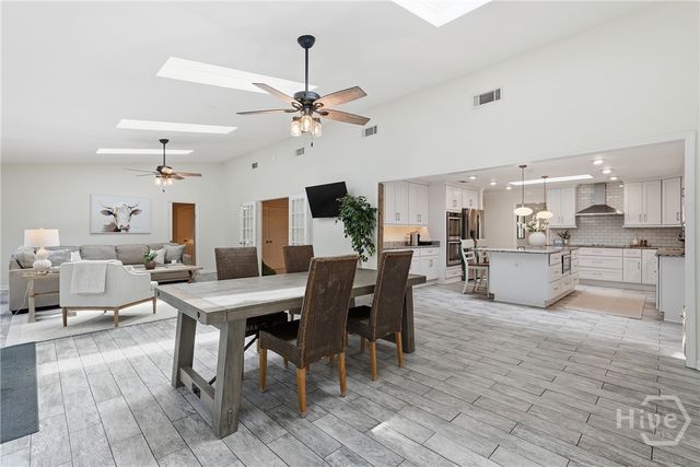 11 Monastery Road W, Savannah, GA 31411