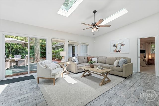11 Monastery Road W, Savannah, GA 31411