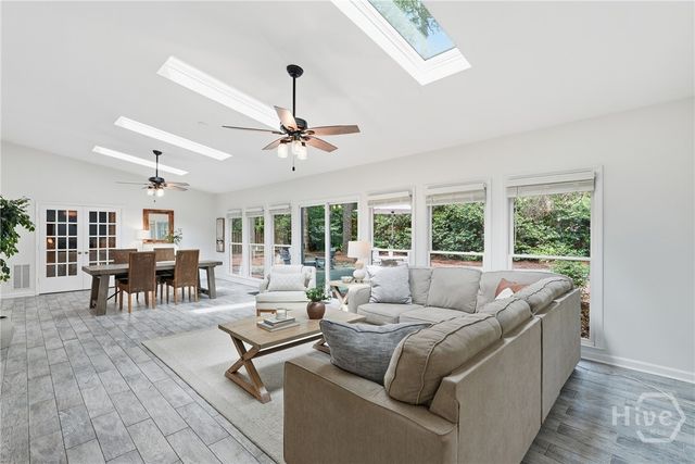11 Monastery Road W, Savannah, GA 31411