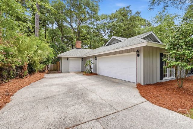 11 Monastery Road W, Savannah, GA 31411