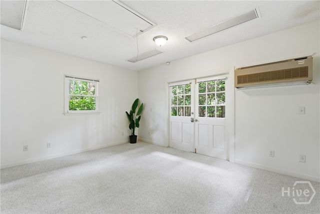11 Monastery Road W, Savannah, GA 31411