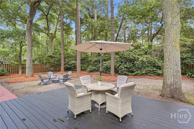 11 Monastery Road W, Savannah, GA 31411