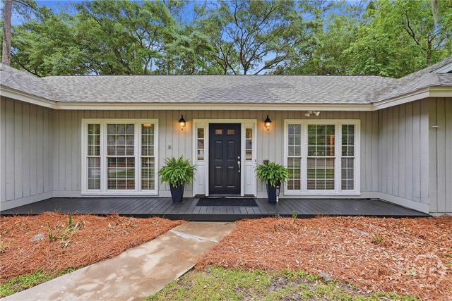 11 Monastery Road W, Savannah, GA 31411