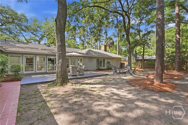 11 Monastery Road W, Savannah, GA 31411