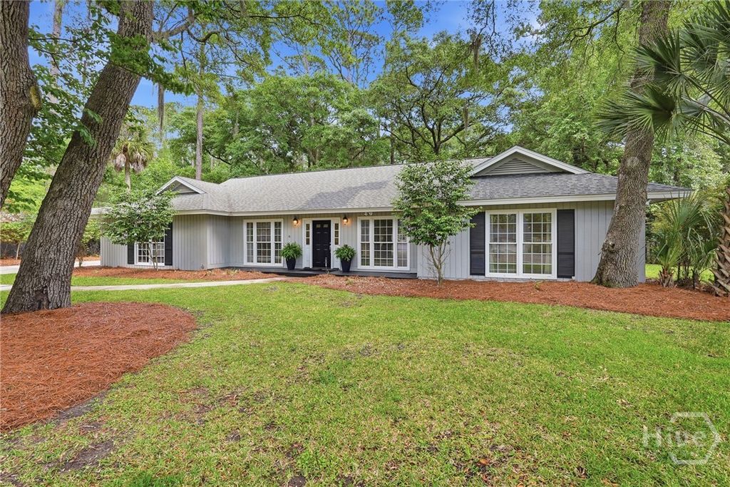 11 Monastery Road W, Savannah, GA 31411