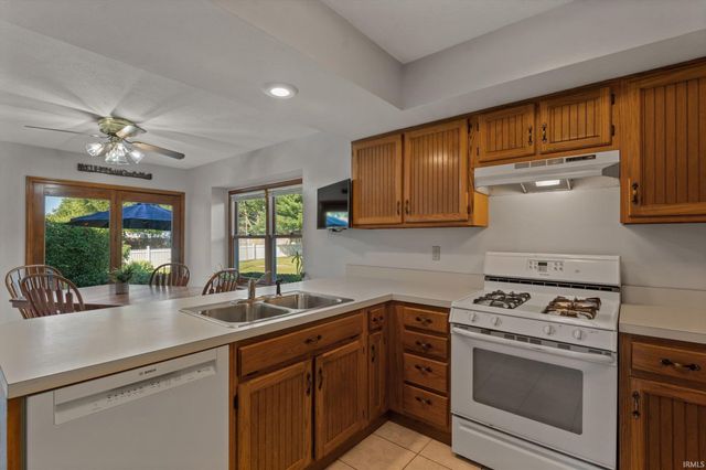 10538 E Brookston Drive, Osceola, IN 46561