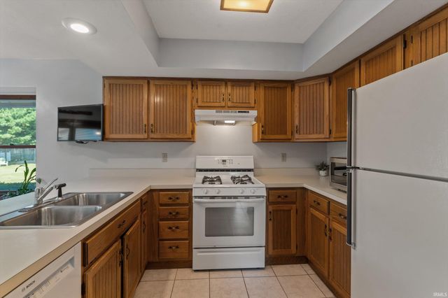 10538 E Brookston Drive, Osceola, IN 46561