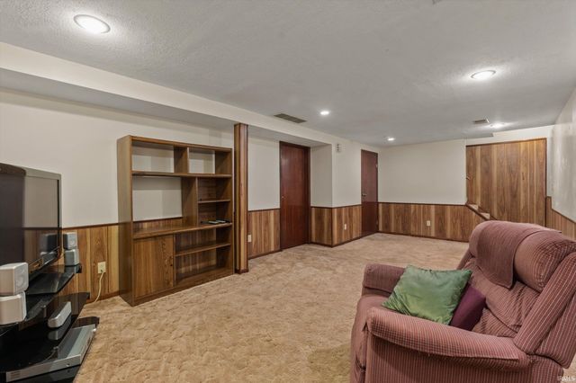 10538 E Brookston Drive, Osceola, IN 46561