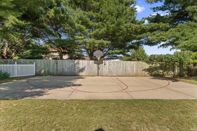10538 E Brookston Drive, Osceola, IN 46561