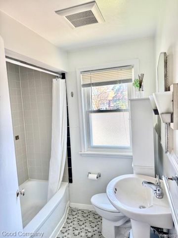 319 S Pleasant Street, Royal Oak, MI 48067