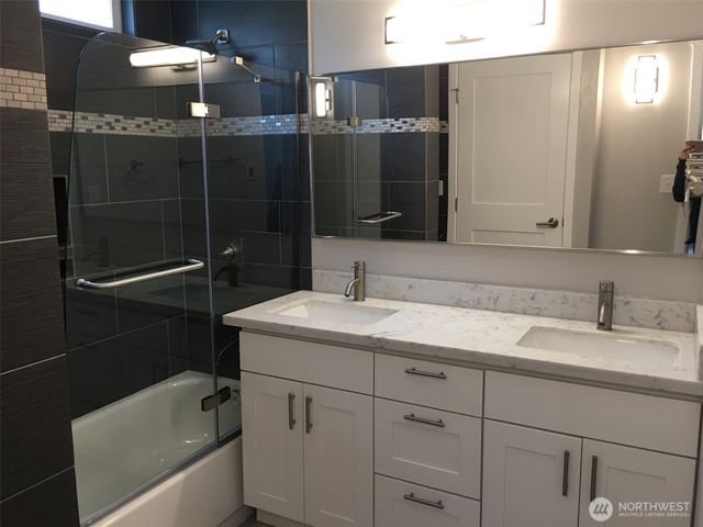 324 6th Avenue S, Kirkland, WA 98033
