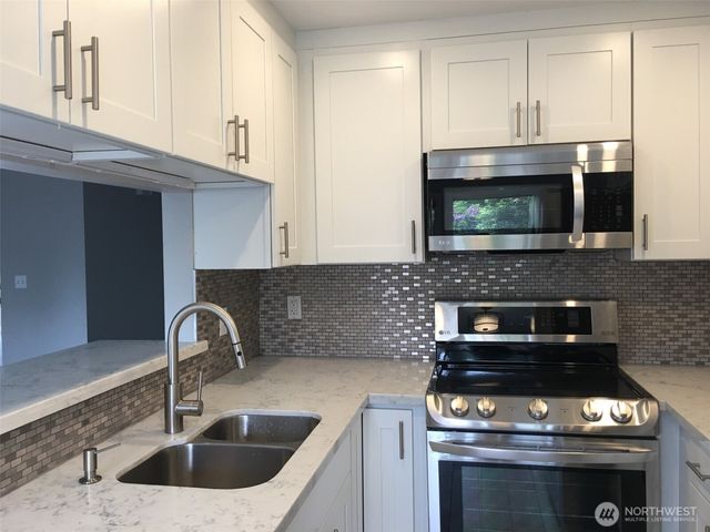 324 6th Avenue S, Kirkland, WA 98033