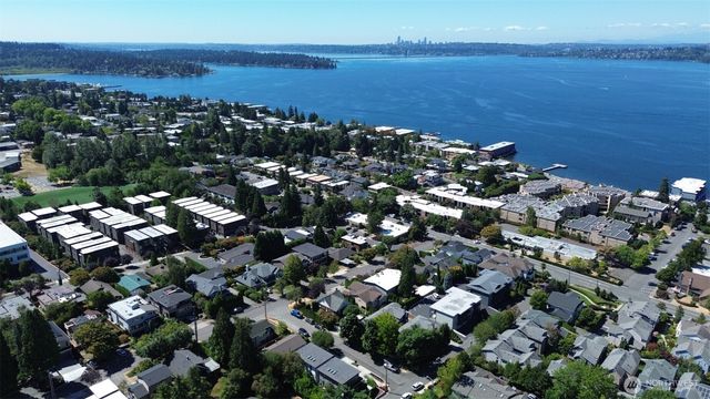 324 6th Avenue S, Kirkland, WA 98033