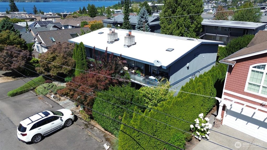 324 6th Avenue S, Kirkland, WA 98033