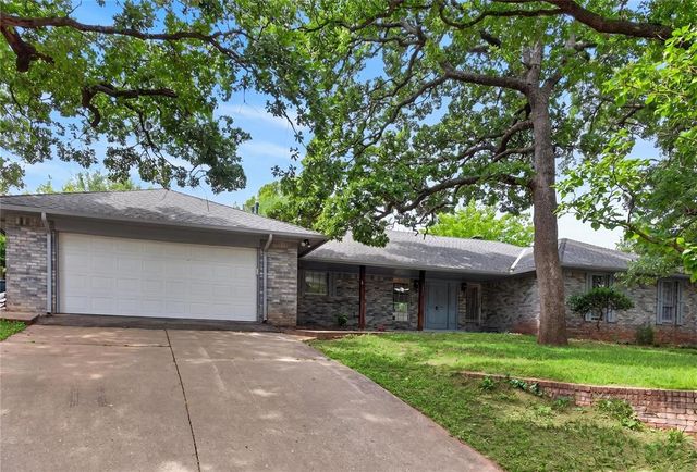1212 Ridgecrest Street, Edmond, OK 73013