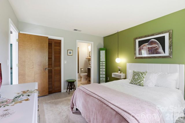 581 Courtwood Lane 4, Hendersonville, NC 28739