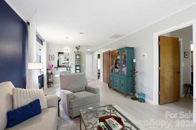 581 Courtwood Lane 4, Hendersonville, NC 28739