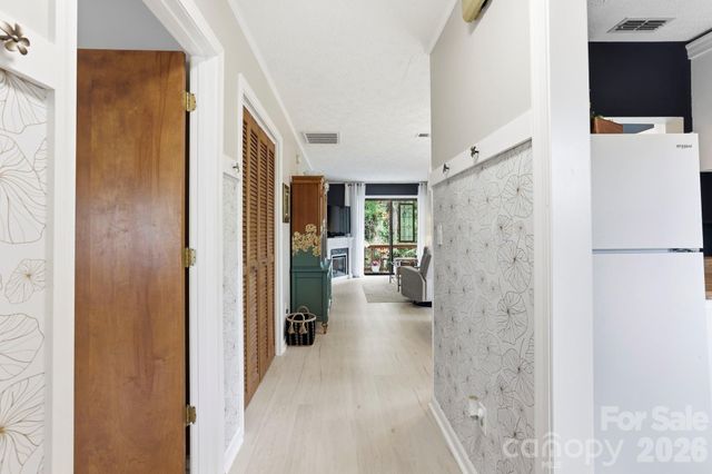 581 Courtwood Lane 4, Hendersonville, NC 28739