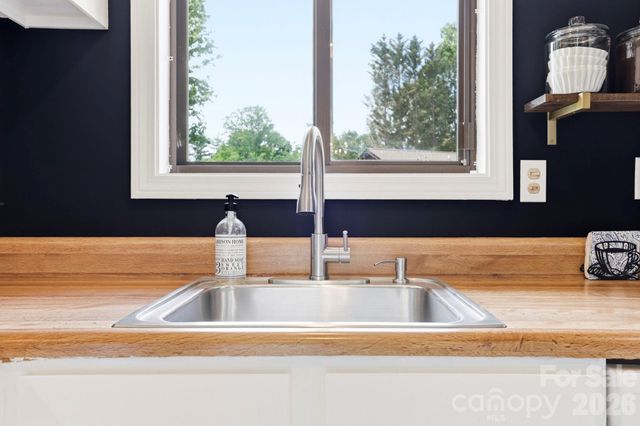 581 Courtwood Lane 4, Hendersonville, NC 28739