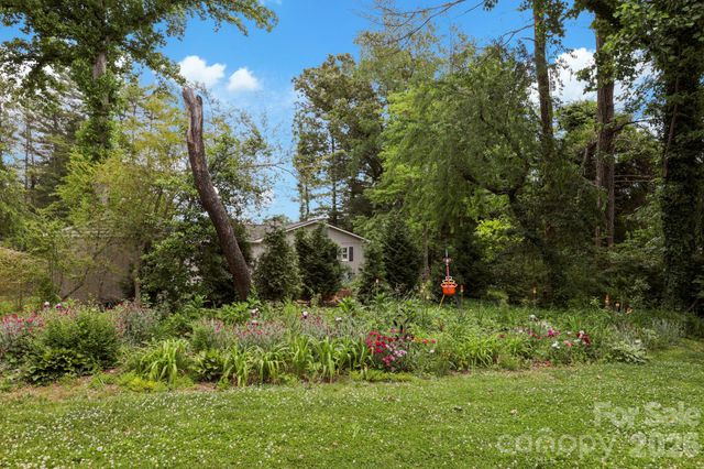 581 Courtwood Lane 4, Hendersonville, NC 28739