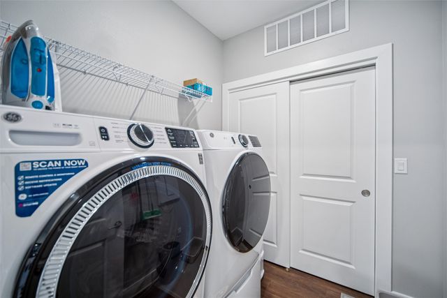 9065 Bishop Drive 117, West Des Moines, IA 50266