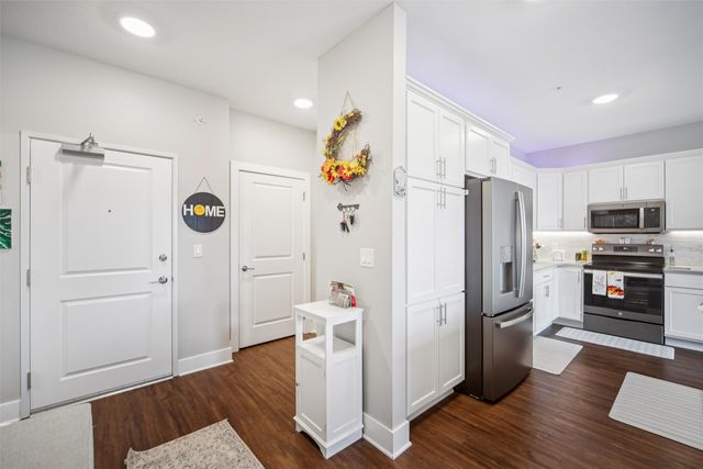 9065 Bishop Drive 117, West Des Moines, IA 50266