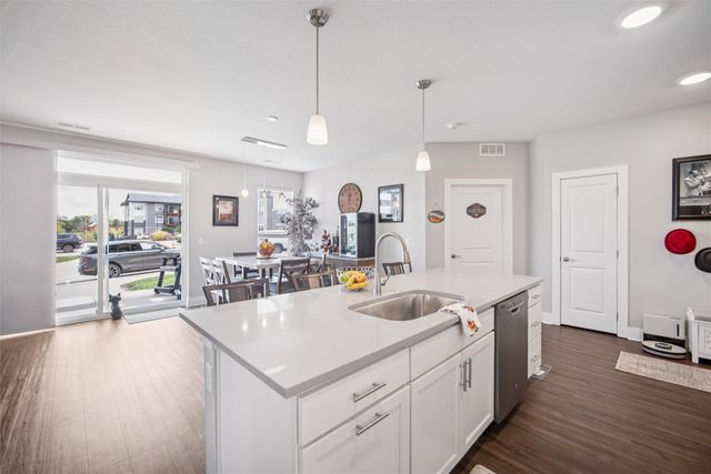 9065 Bishop Drive 117, West Des Moines, IA 50266