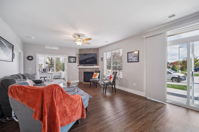 9065 Bishop Drive 117, West Des Moines, IA 50266