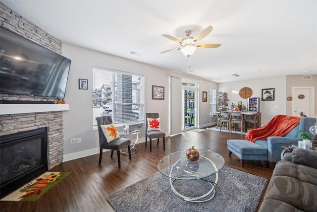 9065 Bishop Drive 117, West Des Moines, IA 50266