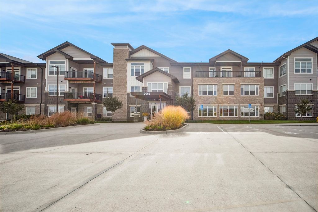9065 Bishop Drive 117, West Des Moines, IA 50266