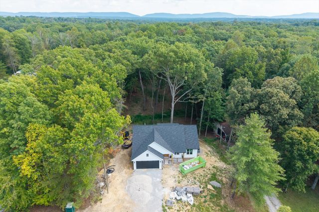 235 Estates Lake Dr, Crossville, TN 38571