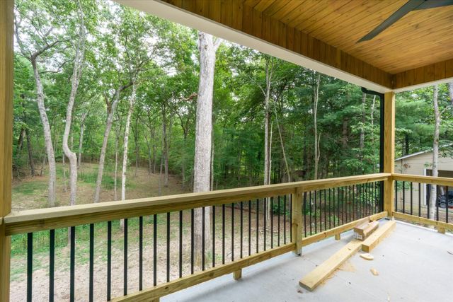 235 Estates Lake Dr, Crossville, TN 38571