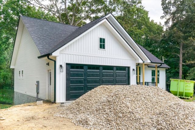 235 Estates Lake Dr, Crossville, TN 38571