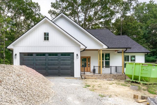 235 Estates Lake Dr, Crossville, TN 38571