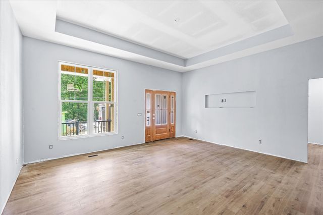 235 Estates Lake Dr, Crossville, TN 38571