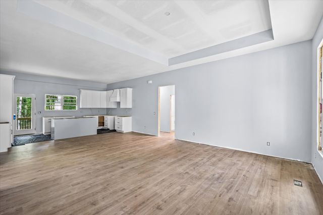 235 Estates Lake Dr, Crossville, TN 38571