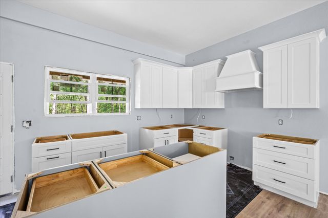 235 Estates Lake Dr, Crossville, TN 38571