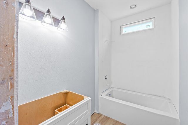 235 Estates Lake Dr, Crossville, TN 38571