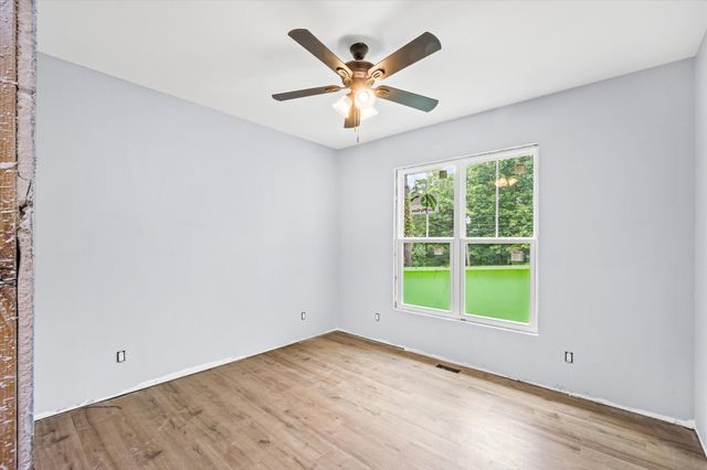 235 Estates Lake Dr, Crossville, TN 38571