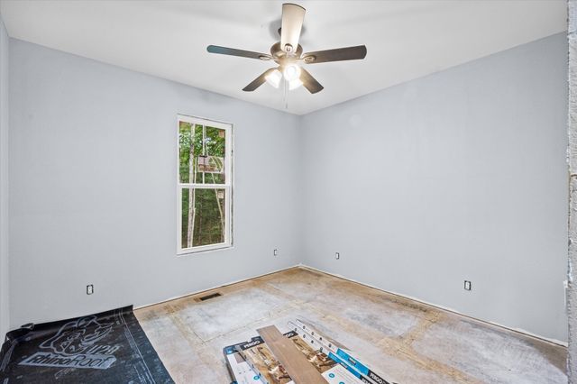 235 Estates Lake Dr, Crossville, TN 38571