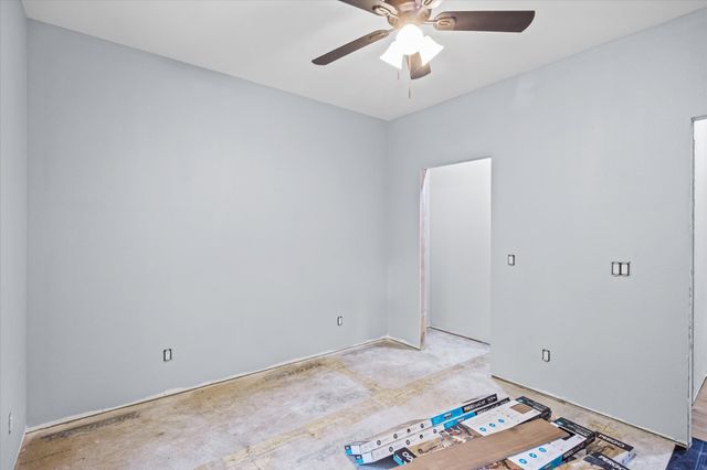 235 Estates Lake Dr, Crossville, TN 38571