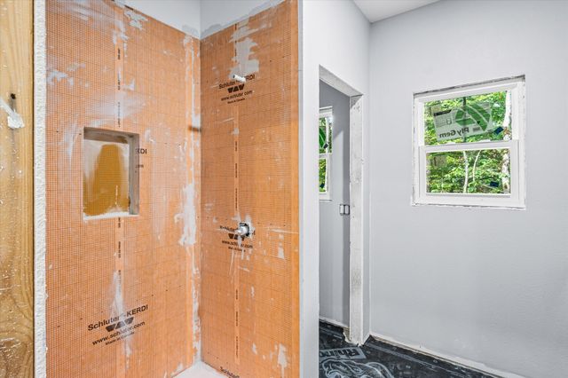 235 Estates Lake Dr, Crossville, TN 38571