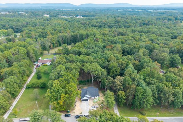 235 Estates Lake Dr, Crossville, TN 38571