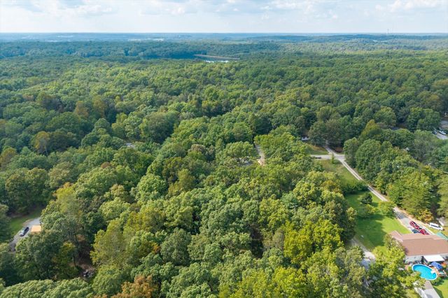 235 Estates Lake Dr, Crossville, TN 38571