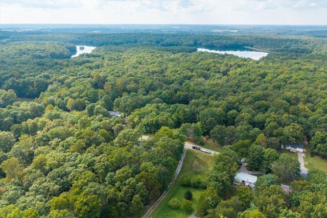 235 Estates Lake Dr, Crossville, TN 38571