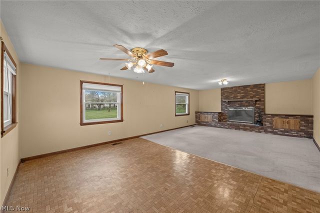 2031 W Pleasant Valley Road, Parma, OH 44134