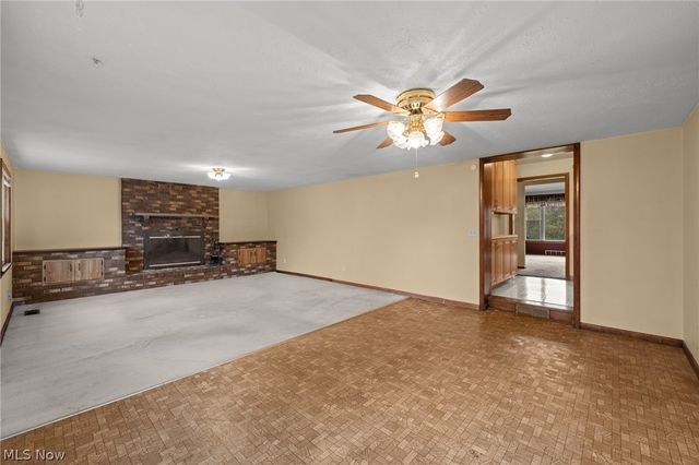 2031 W Pleasant Valley Road, Parma, OH 44134